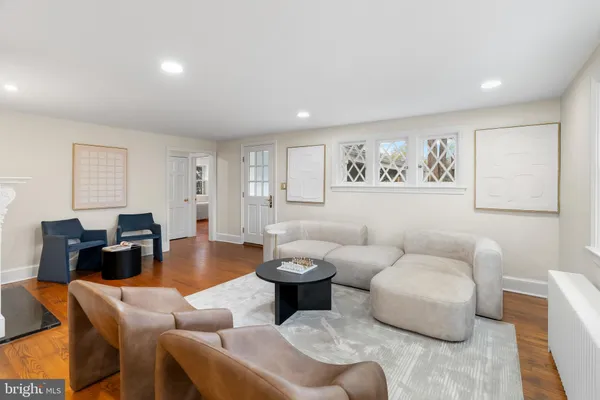 $999,999 | 6420 15th Street, Alexandria, VA 22307