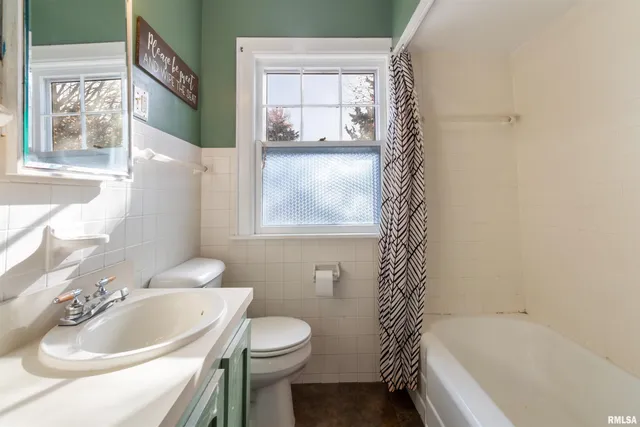 $139,900 | 630 32nd Avenue, Moline, IL 61265