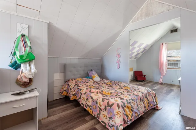 $139,900 | 630 32nd Avenue, Moline, IL 61265