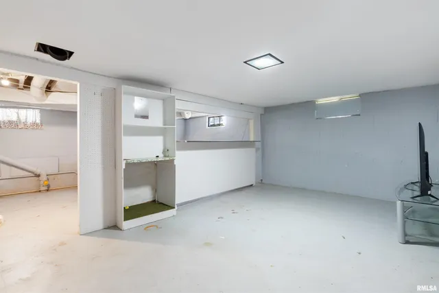 $139,900 | 630 32nd Avenue, Moline, IL 61265