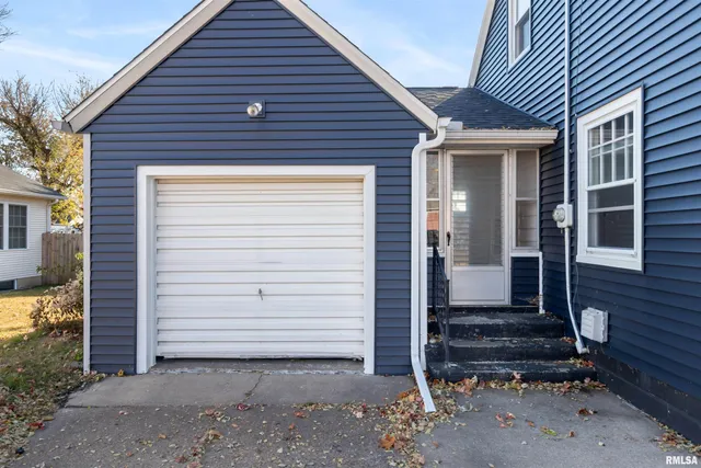 $139,900 | 630 32nd Avenue, Moline, IL 61265