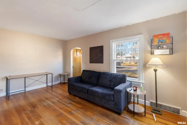 $139,900 | 630 32nd Avenue, Moline, IL 61265