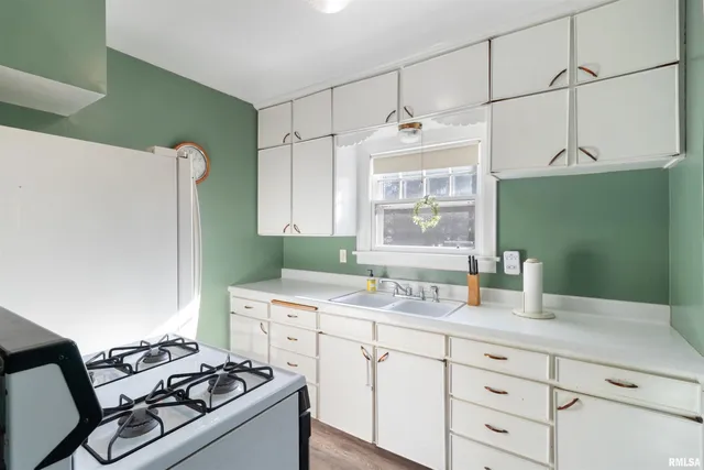 $139,900 | 630 32nd Avenue, Moline, IL 61265