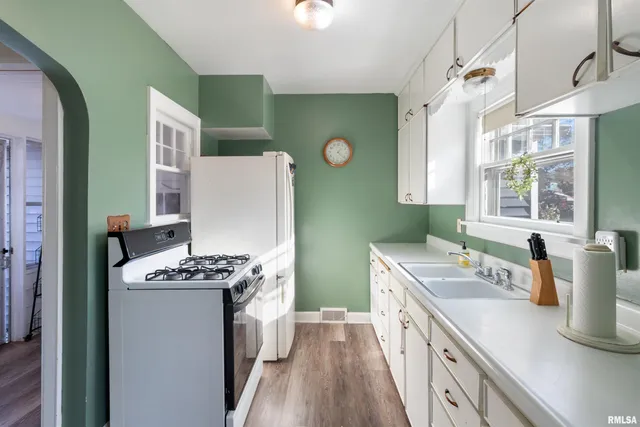 $139,900 | 630 32nd Avenue, Moline, IL 61265