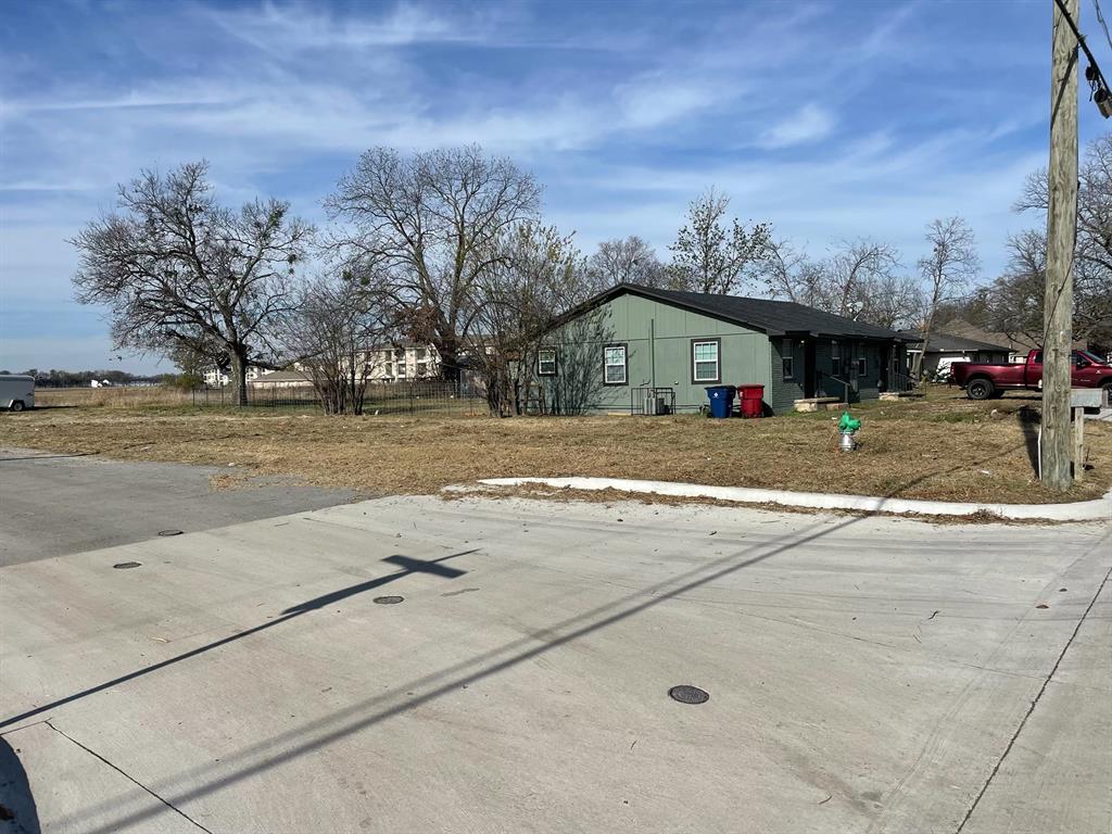 400 Nunnalee Avenue Van Alstyne, TX 75495 - Photo 11 of 11 a view of a house with a yard