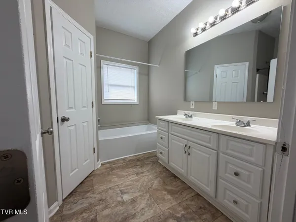 $264,900 | 142 West Wanola Avenue, Kingsport, TN 37660