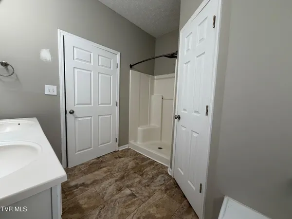 $264,900 | 142 West Wanola Avenue, Kingsport, TN 37660