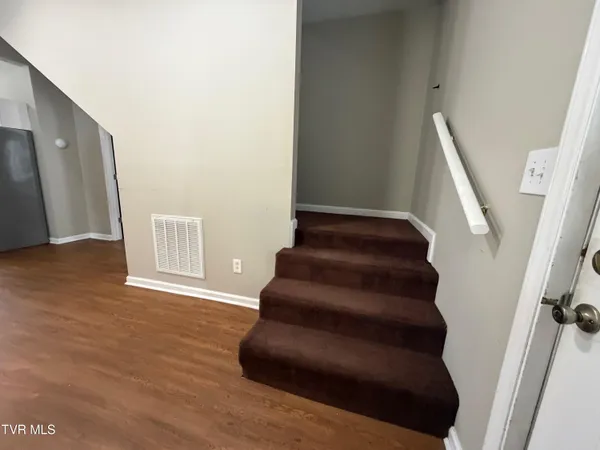 $264,900 | 142 West Wanola Avenue, Kingsport, TN 37660