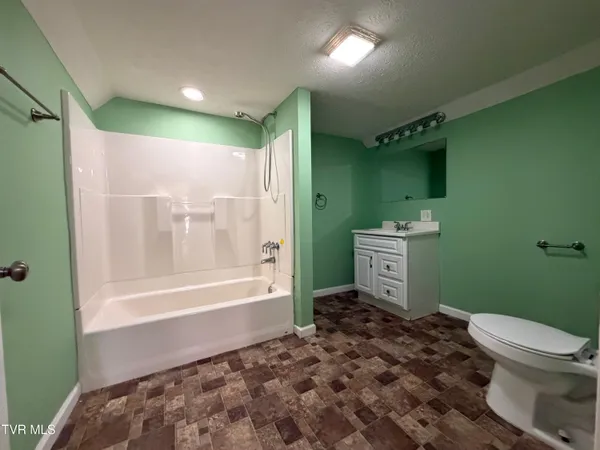 $264,900 | 142 West Wanola Avenue, Kingsport, TN 37660