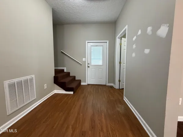 $264,900 | 142 West Wanola Avenue, Kingsport, TN 37660