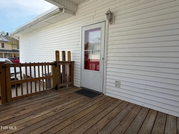 $264,900 | 142 West Wanola Avenue, Kingsport, TN 37660