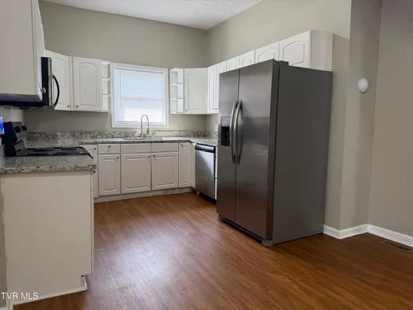 $264,900 | 142 West Wanola Avenue, Kingsport, TN 37660