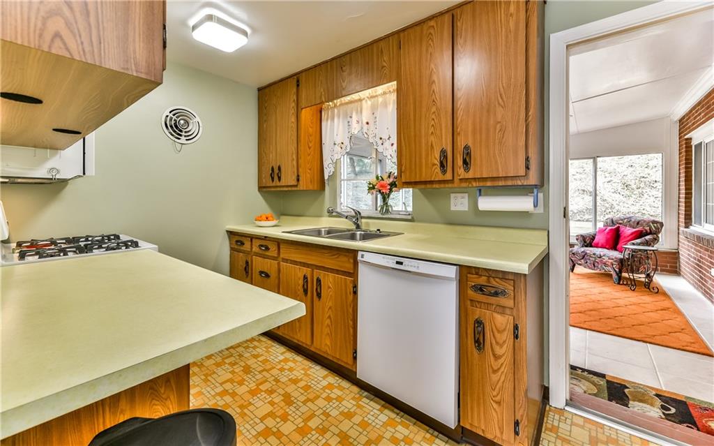 406 Burlington Road Pittsburgh, PA 15221 - Photo 10 of 25 Gallery Image 10