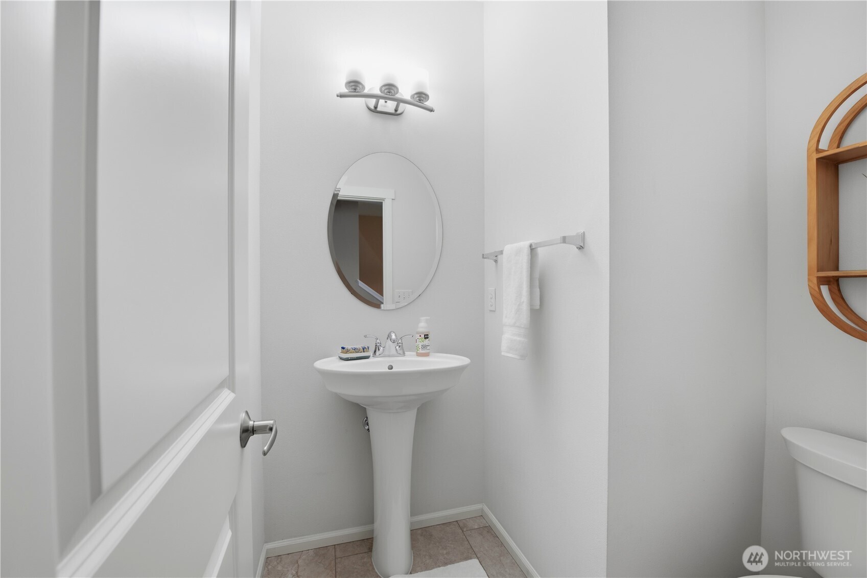 2908 Southwest Raymond Street Seattle, WA 98126 - Photo 6 of 27 Gallery Image 6