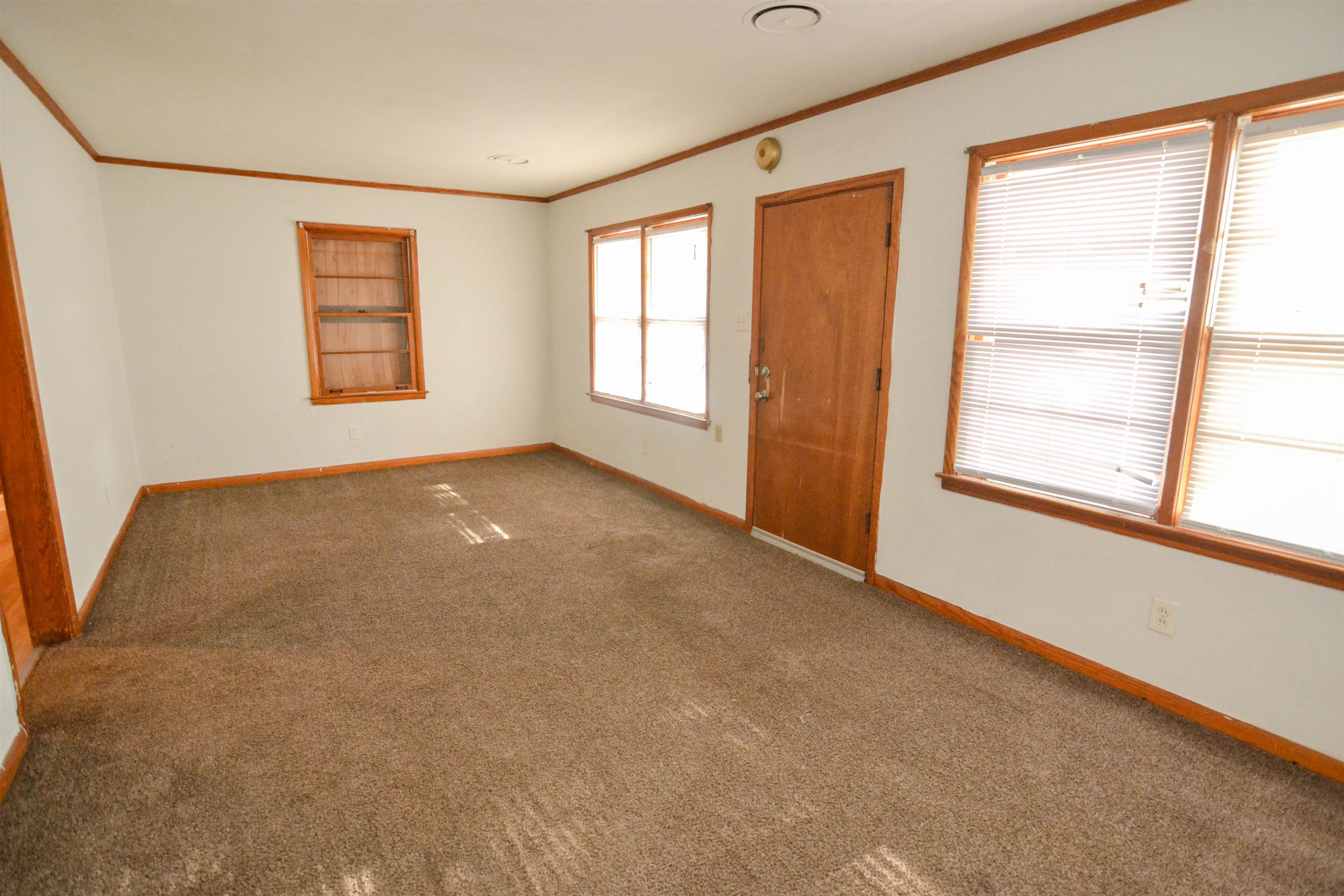 5227 Millbranch Road Memphis, TN 38116 - Photo 5 of 19 an empty room with windows