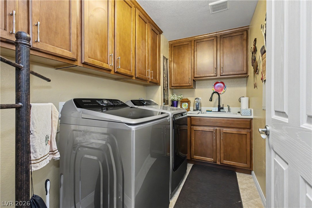 2555 Hampton Road, Unit 3308 Henderson, NV 89052 - Photo 31 of 65 Functional laundry space featuring durable appliances and practical cabinetry for seamless chores.