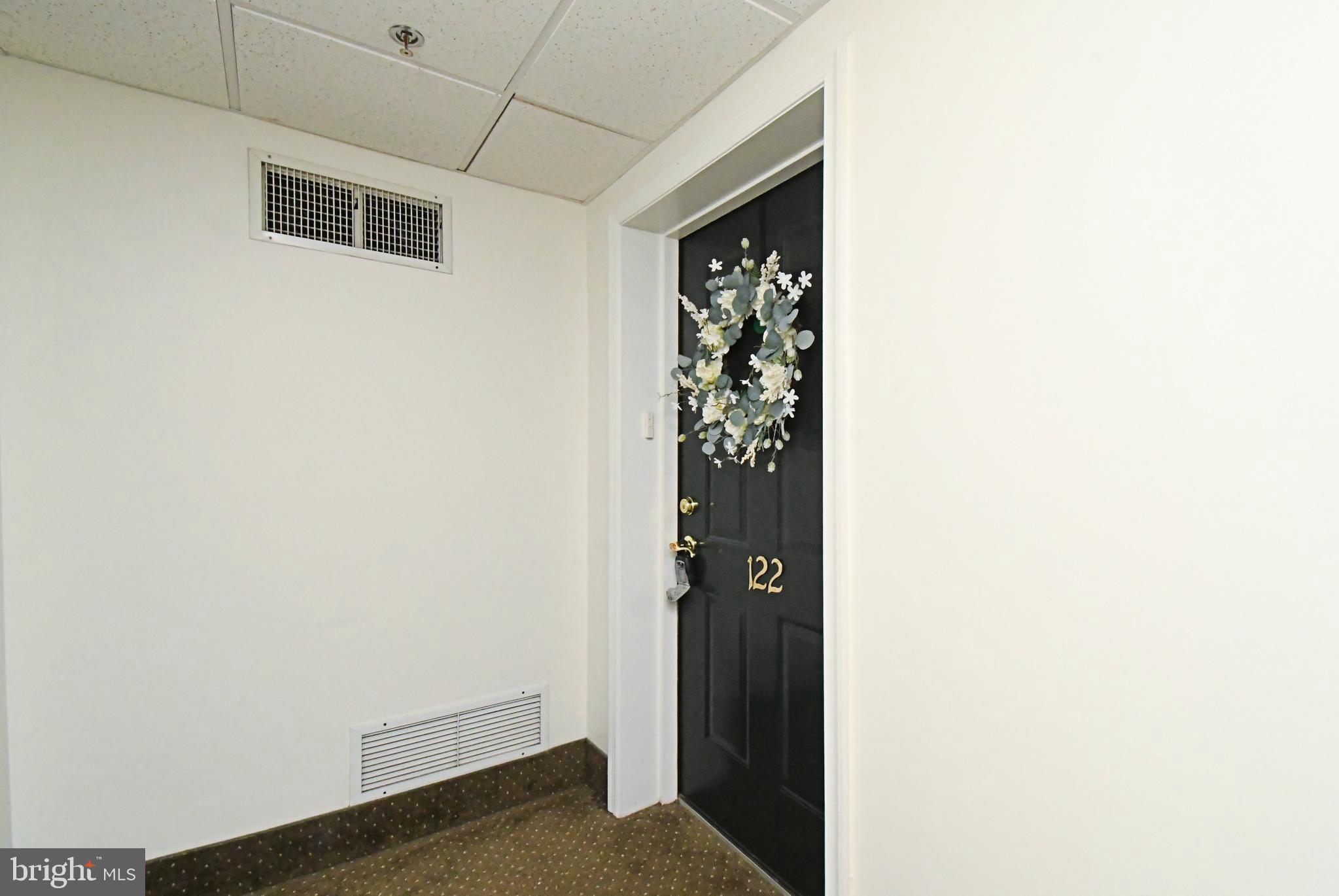 122 Brandon Road Norristown, PA 19403 - Photo 4 of 51 Entrance to the condo