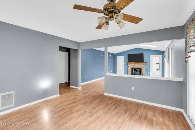 a view of a livingroom with a workspace
