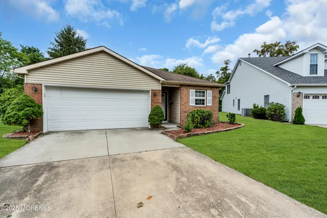 a front view of house with garage and yard