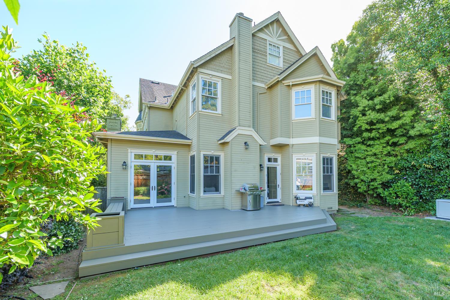 8 Center Street San Rafael, CA 94901 - Photo 16 of 34