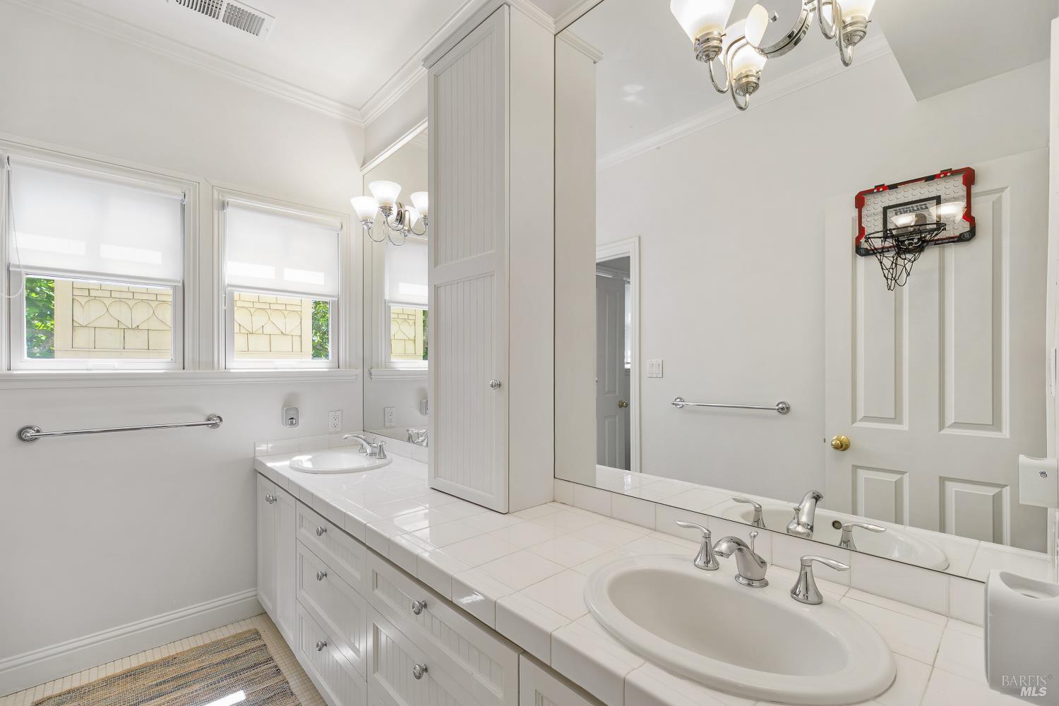 8 Center Street San Rafael, CA 94901 - Photo 20 of 29