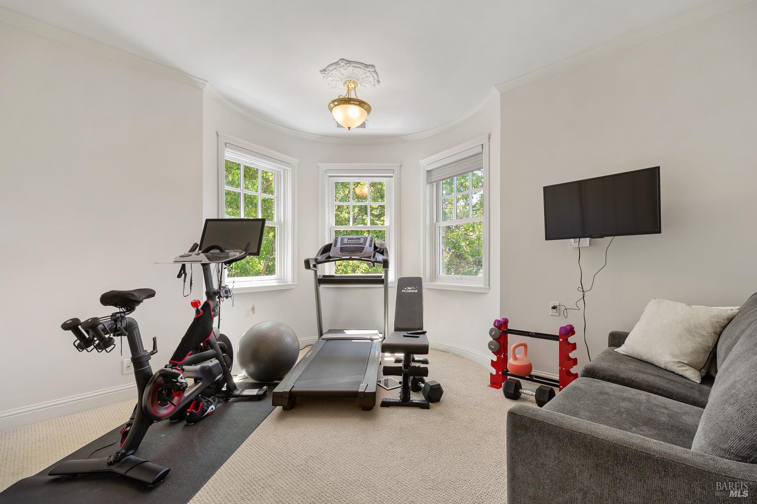 8 Center Street San Rafael, CA 94901 - Photo 26 of 34