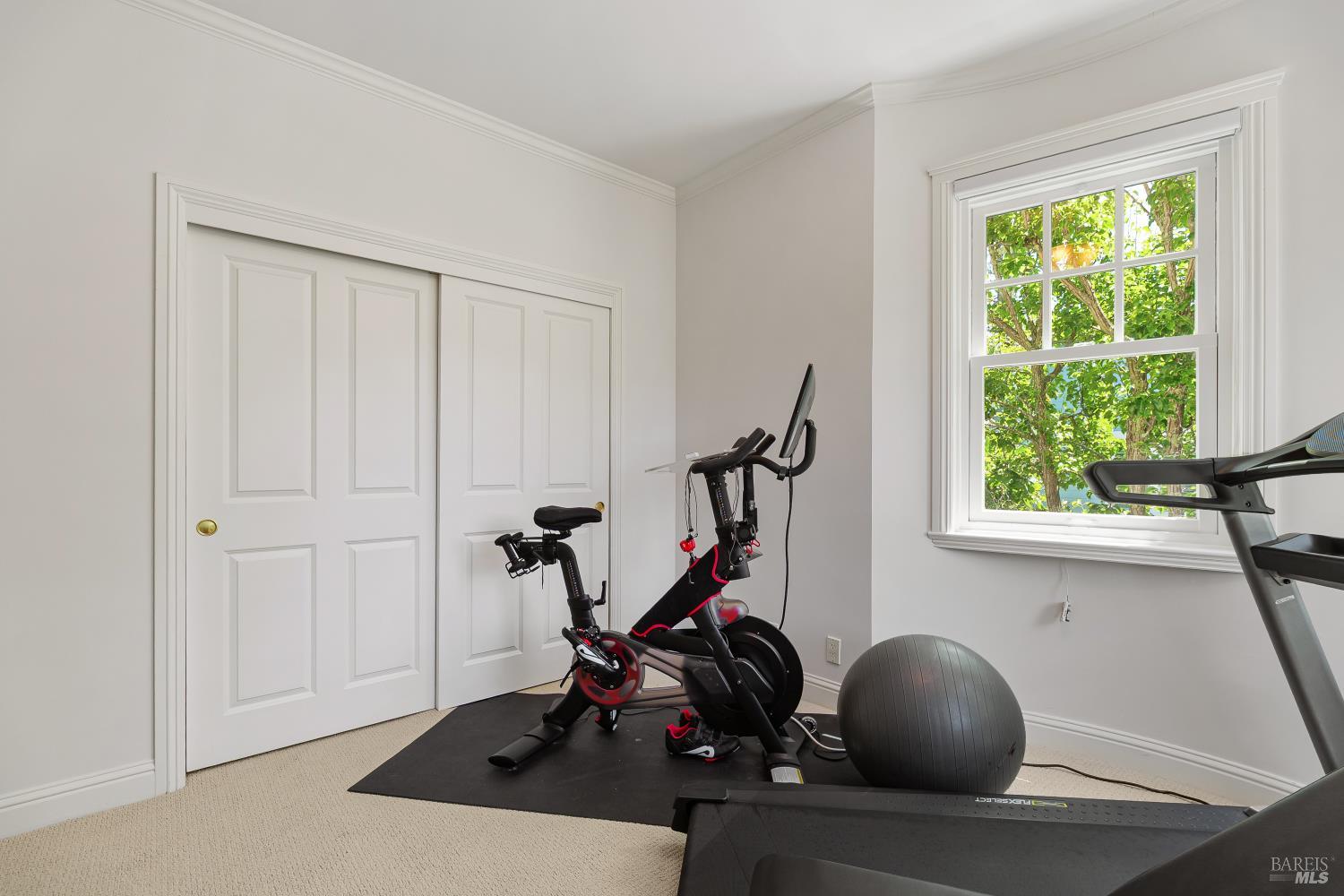 8 Center Street San Rafael, CA 94901 - Photo 27 of 34