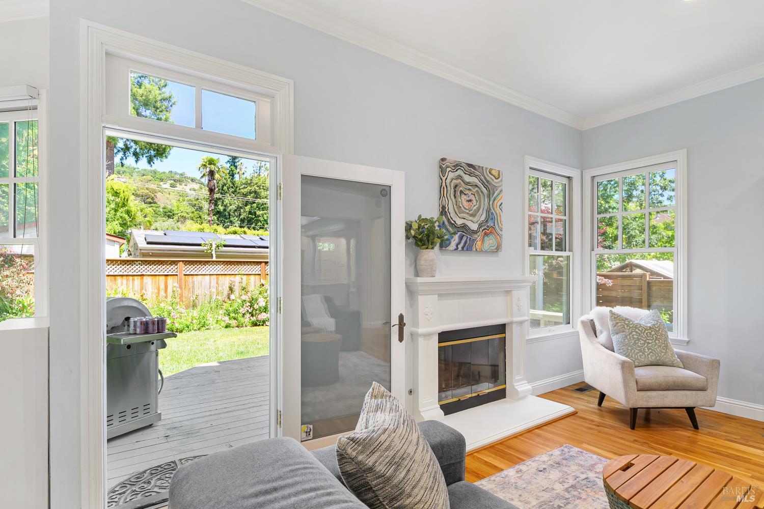 8 Center Street San Rafael, CA 94901 - Photo 4 of 29