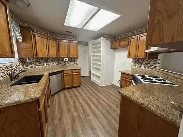 $2,200 | 2411 Oak Brook Drive, Portland, TX 78374