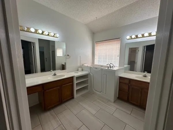 $2,200 | 2411 Oak Brook Drive, Portland, TX 78374