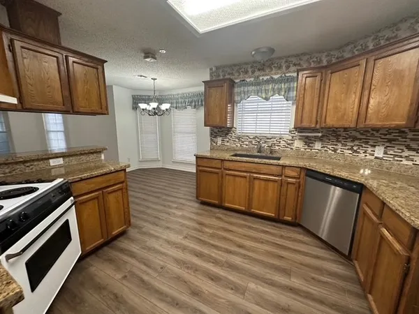 $2,200 | 2411 Oak Brook Drive, Portland, TX 78374