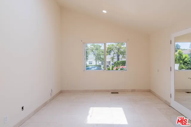 $16,950 | 480 North Robinwood Drive, Los Angeles, CA 90049