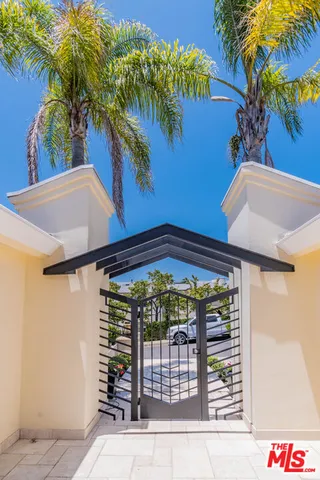 $16,950 | 480 North Robinwood Drive, Los Angeles, CA 90049