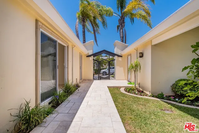 $16,950 | 480 North Robinwood Drive, Los Angeles, CA 90049