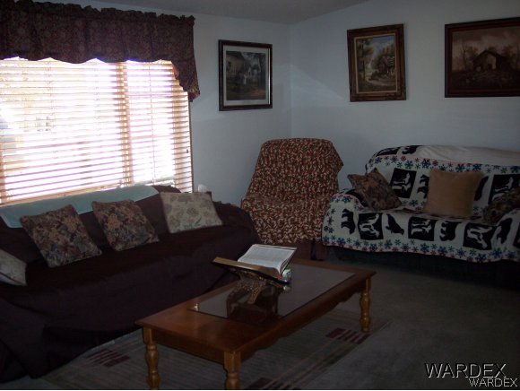 3731 Gila Road Golden Valley, AZ 86413 - Photo 4 of 20 Living room