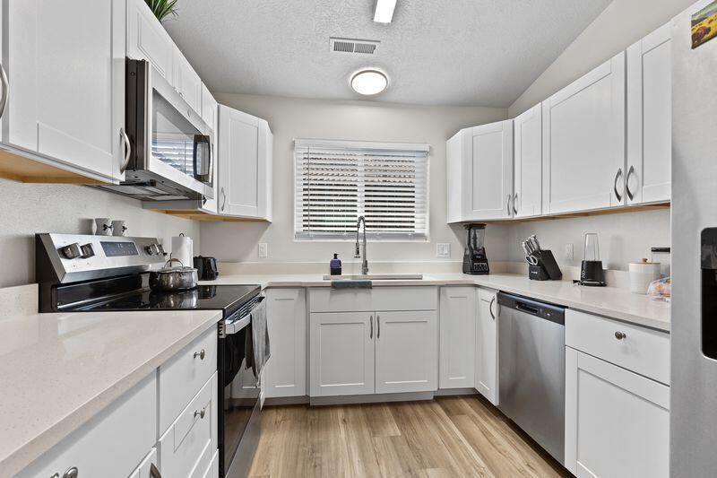 2550 East 610 North, Unit 2 St. George, UT 84790 - Photo 5 of 25 Kitchen UnitB