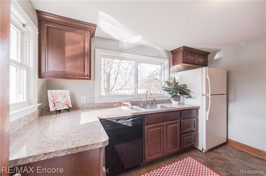1217 Merry Road Waterford, MI 48328 - Photo 8 of 23 1217 Merry Rd-6.jpg