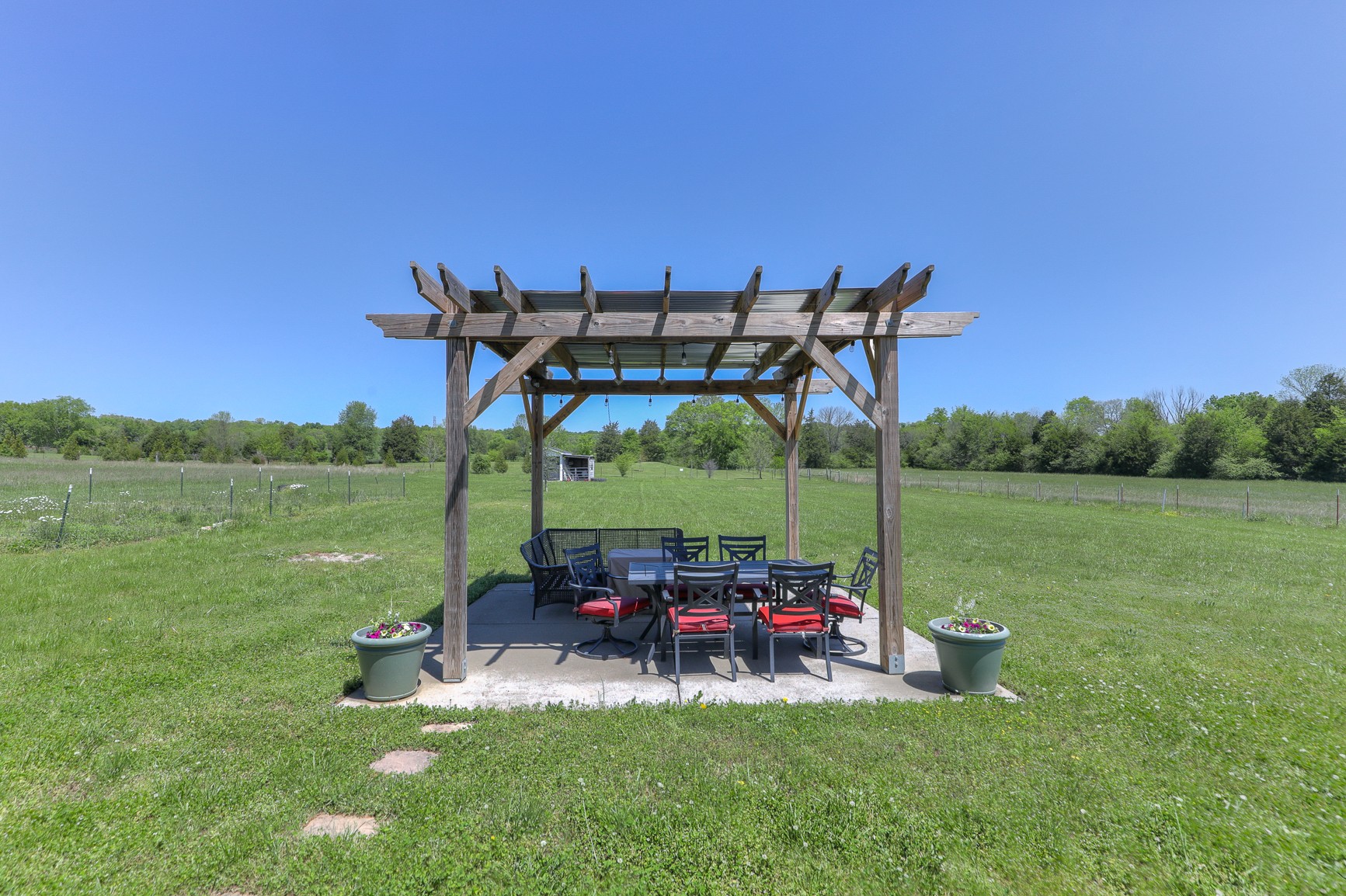 405 Burford Road Lebanon, TN 37087 - Photo 35 of 44 a view of a chairs and table in patio next to a yard