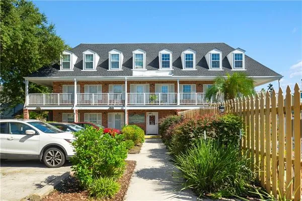 $1,400 | 818 Moss Street, Unit 104, New Orleans, LA 70119