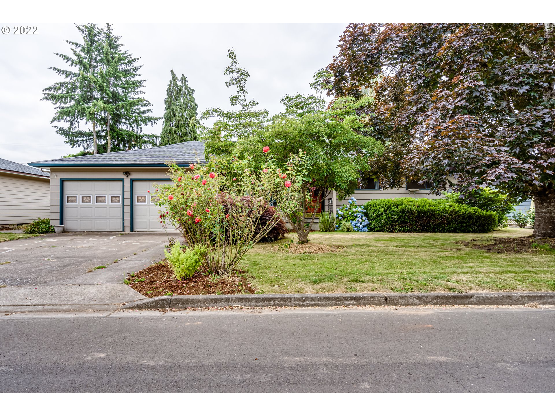 832 Greg Way Eugene, OR 97404 - Photo 2 of 32 Gallery Image 2