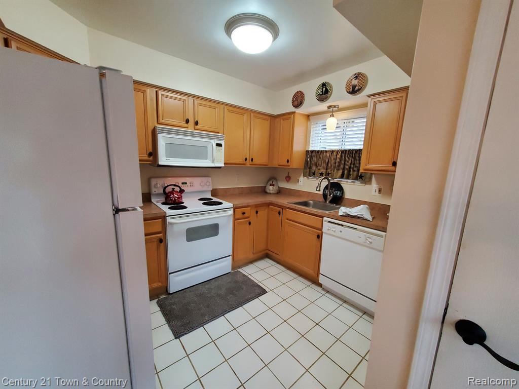 1650 River View Drive, Unit #38 Rochester Hills, MI 48307 - Photo 10 of 33 Gallery Image 10