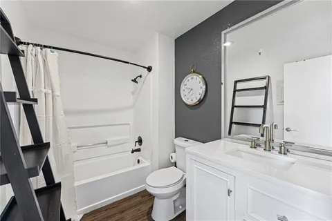 $165,000 | 308 West 8th Street, Unit 304, Kansas City, MO 64105