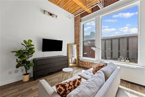 $165,000 | 308 West 8th Street, Unit 304, Kansas City, MO 64105