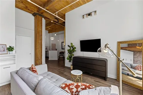 $165,000 | 308 West 8th Street, Unit 304, Kansas City, MO 64105