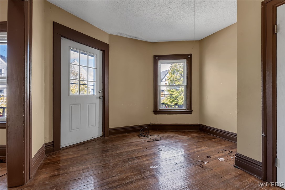 195 Riverside Avenue Buffalo, NY 14207 - Photo 13 of 34