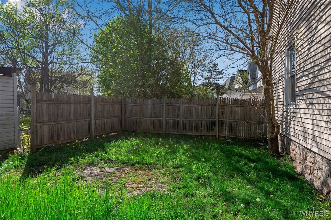 195 Riverside Avenue Buffalo, NY 14207 - Photo 4 of 34