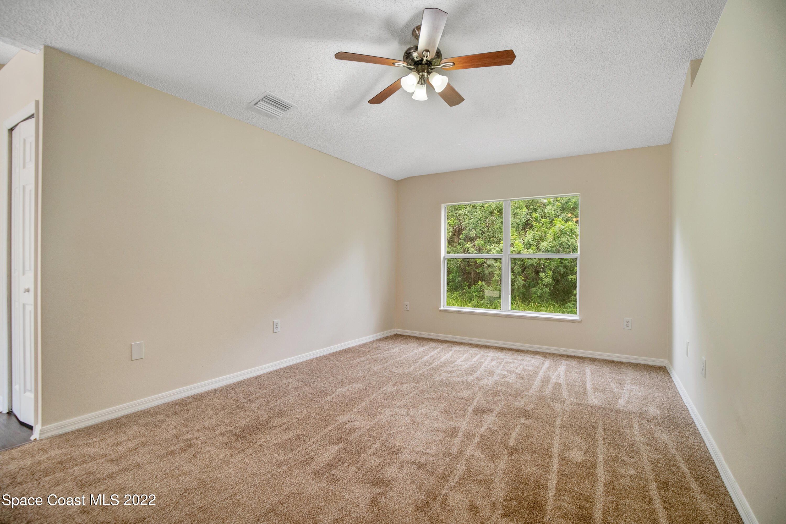 302 Tatum Road Southwest Palm Bay, FL 32908 - Photo 6 of 26 an empty room with a window