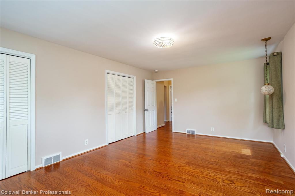 401 Barclay Grosse Pointe, MI 48236 - Photo 27 of 39