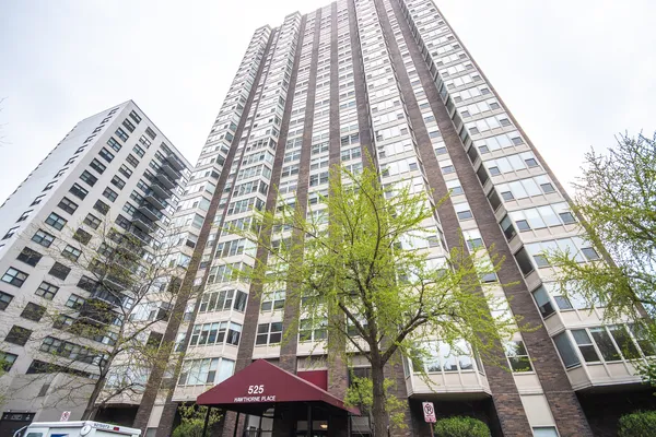 $294,000 | 525 West Hawthorne Place, Unit 2706, Chicago, IL 60657