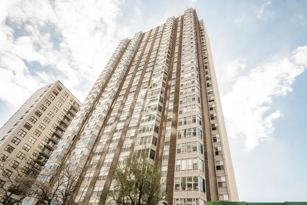$294,000 | 525 West Hawthorne Place, Unit 2706, Chicago, IL 60657